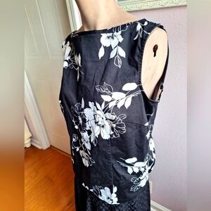 Worthington black and white floral top